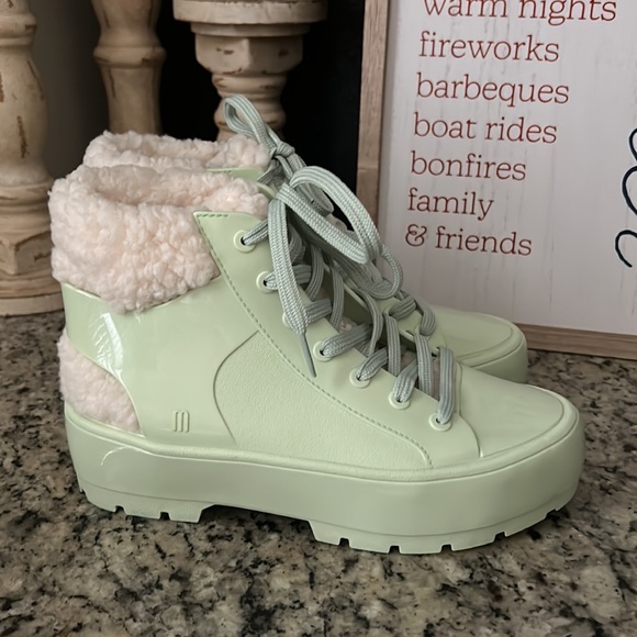 WOMENS 6 MELISSA SHOES FLUFFY SNEAKER – BOOT in GREEN (VERDE HORTELA) NWT - Picture 9 of 13